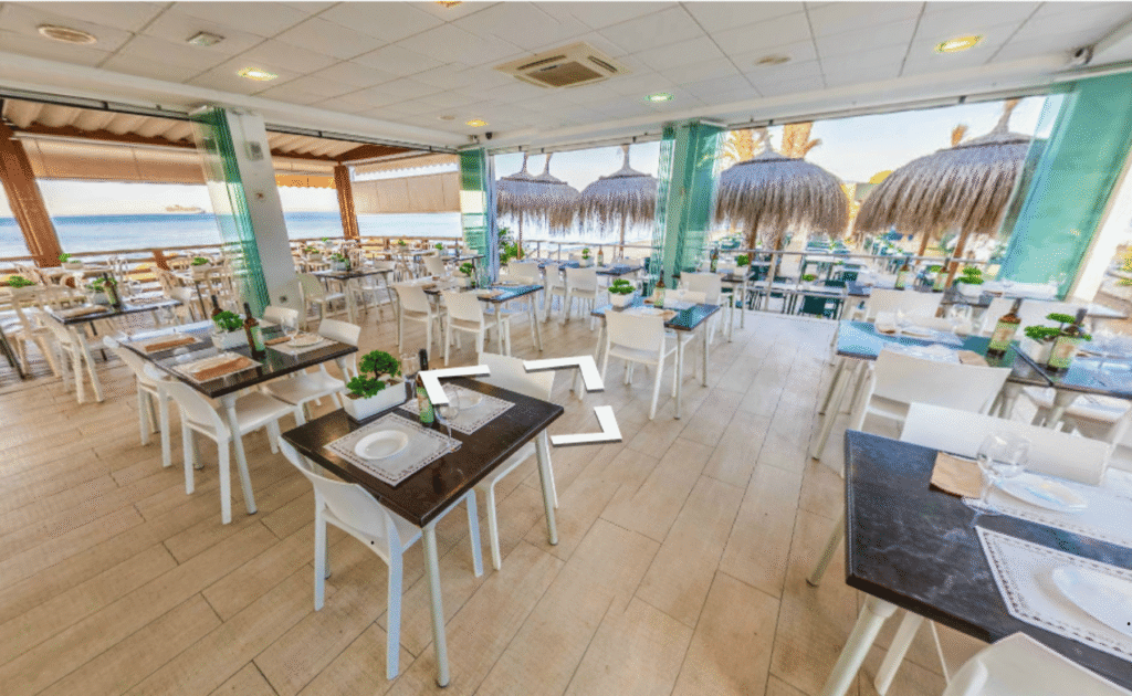 Vista del salon de Chiringuito picasso el mejor restaurante de malaga